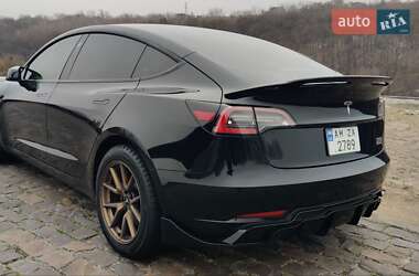 Седан Tesla Model 3 2022 в 