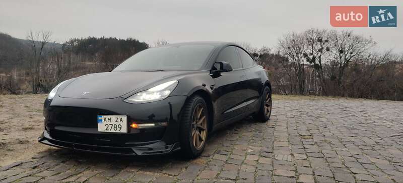 Седан Tesla Model 3 2022 в Житомирі