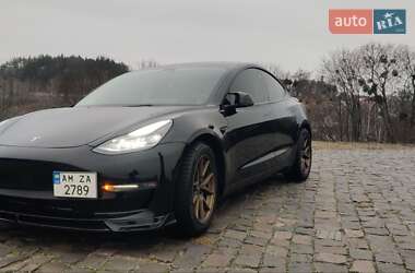 Седан Tesla Model 3 2022 в 