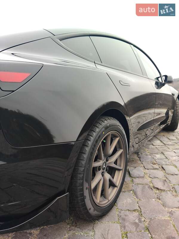 Седан Tesla Model 3 2022 в Житомирі