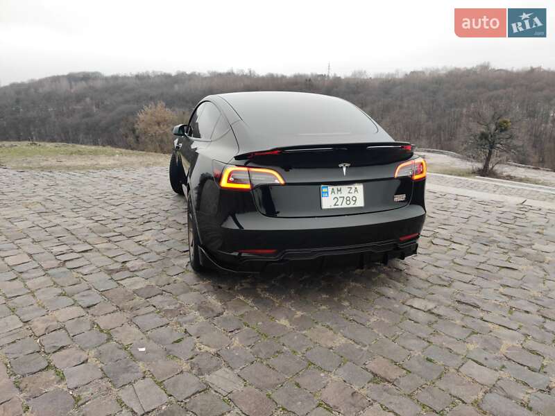 Седан Tesla Model 3 2022 в Житомирі