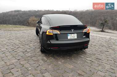 Седан Tesla Model 3 2022 в 