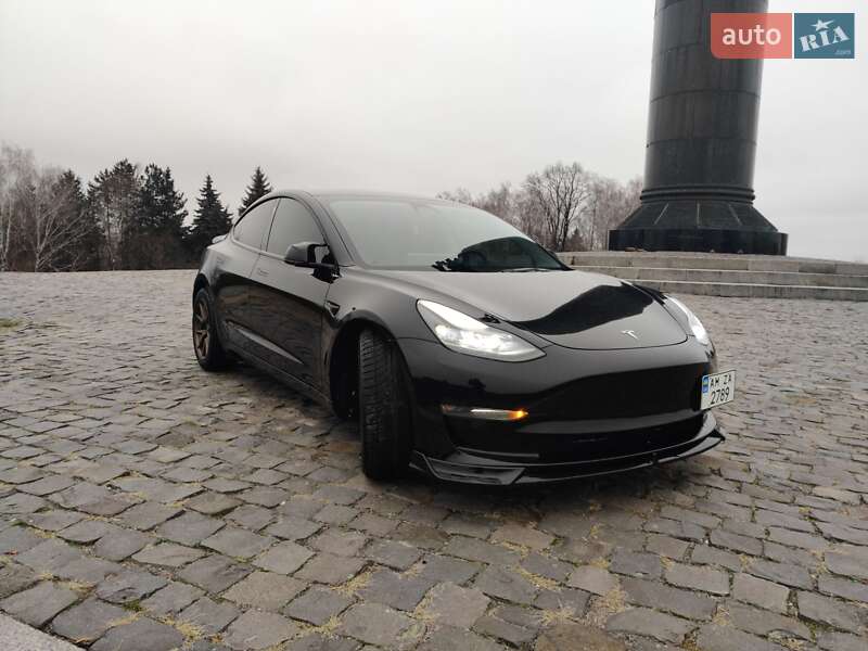 Седан Tesla Model 3 2022 в Житомирі