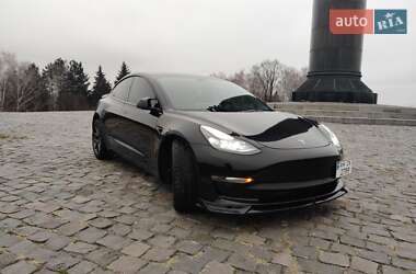 Седан Tesla Model 3 2022 в 