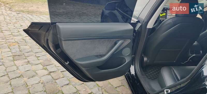 Седан Tesla Model 3 2022 в Житомирі