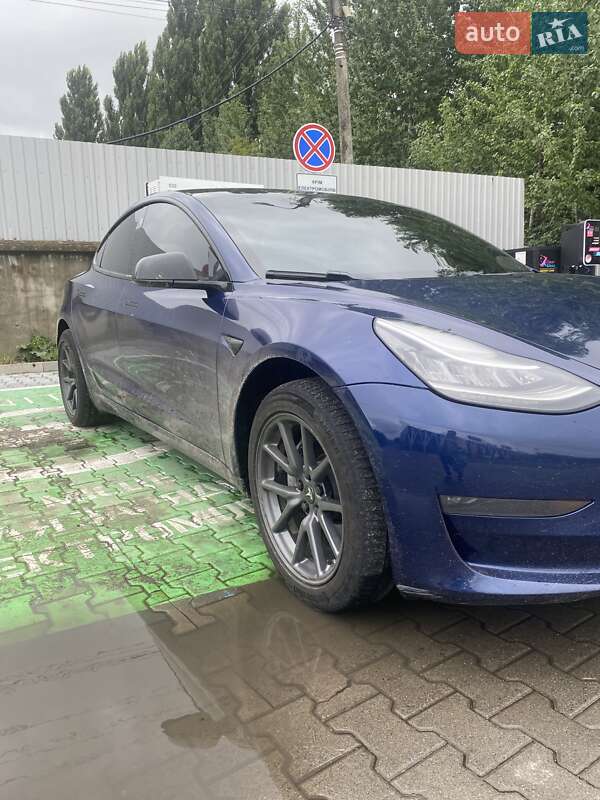 Седан Tesla Model 3 2018 в Львові