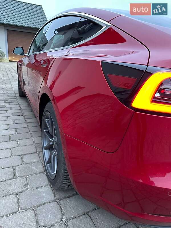 Седан Tesla Model 3 2018 в Маневичах