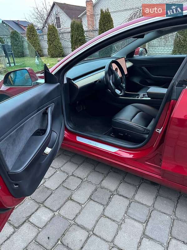 Седан Tesla Model 3 2018 в Маневичах