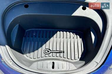 Седан Tesla Model 3 2021 в Киеве