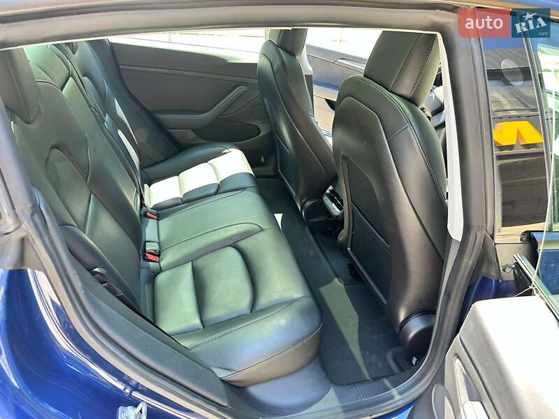 Седан Tesla Model 3 2021 в Киеве