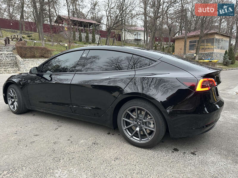 Седан Tesla Model 3 2022 в Житомире
