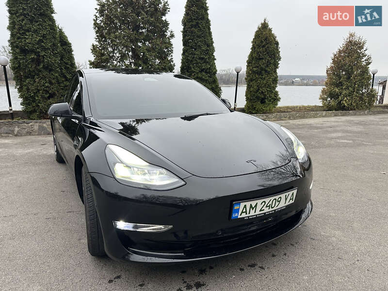 Седан Tesla Model 3 2022 в Житомире