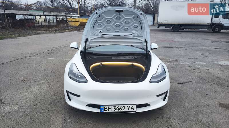Седан Tesla Model 3 2020 в Одессе