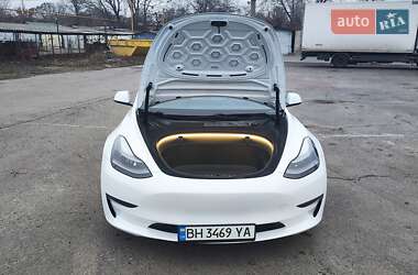 Седан Tesla Model 3 2020 в 
