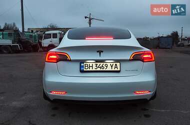 Седан Tesla Model 3 2020 в 
