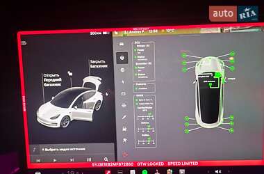 Седан Tesla Model 3 2020 в 