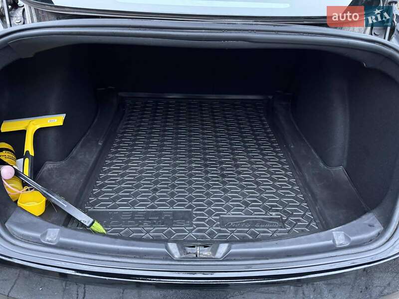 Седан Tesla Model 3 2019 в Виннице