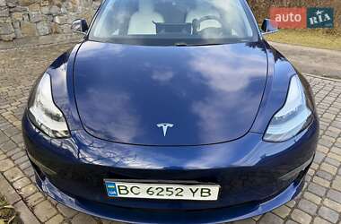 Седан Tesla Model 3 2018 в Львові