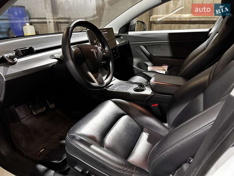 Седан Tesla Model 3 2019 в Киеве
