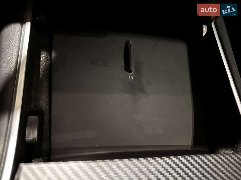 Седан Tesla Model 3 2019 в Киеве