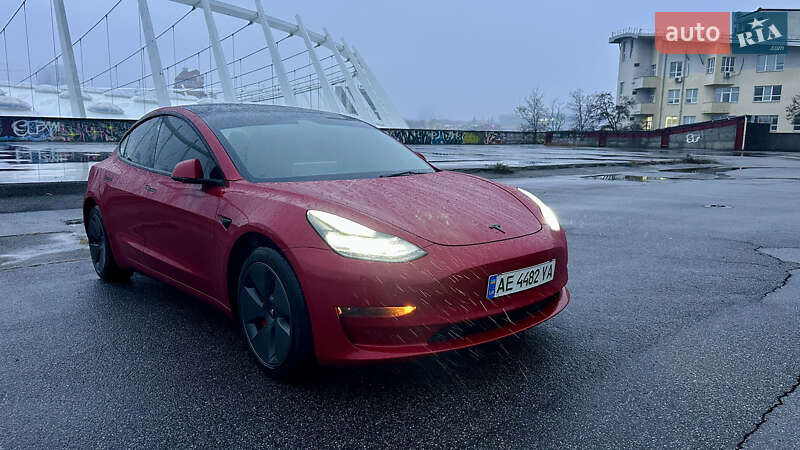 Седан Tesla Model 3 2023 в Києві