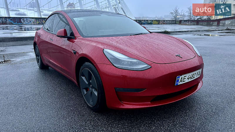 Седан Tesla Model 3 2023 в Києві