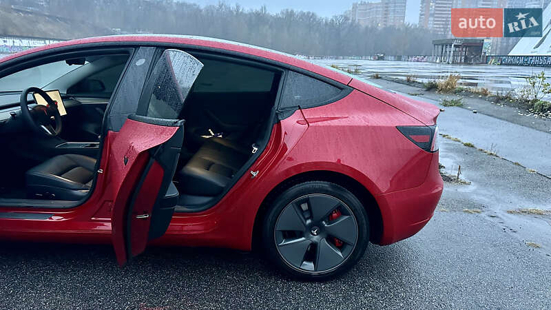 Седан Tesla Model 3 2023 в Киеве