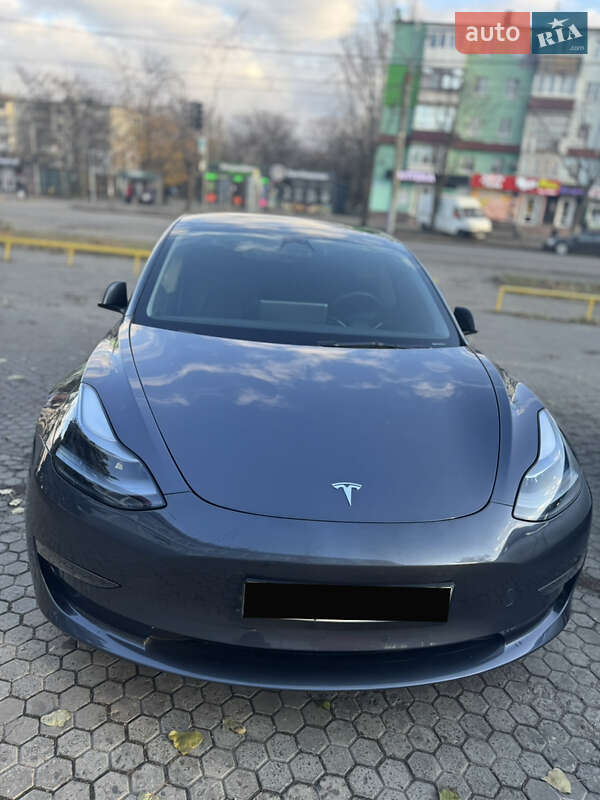Седан Tesla Model 3 2023 в Кривом Роге
