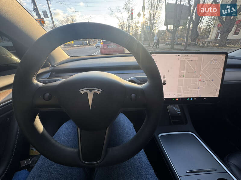 Седан Tesla Model 3 2023 в Кривом Роге