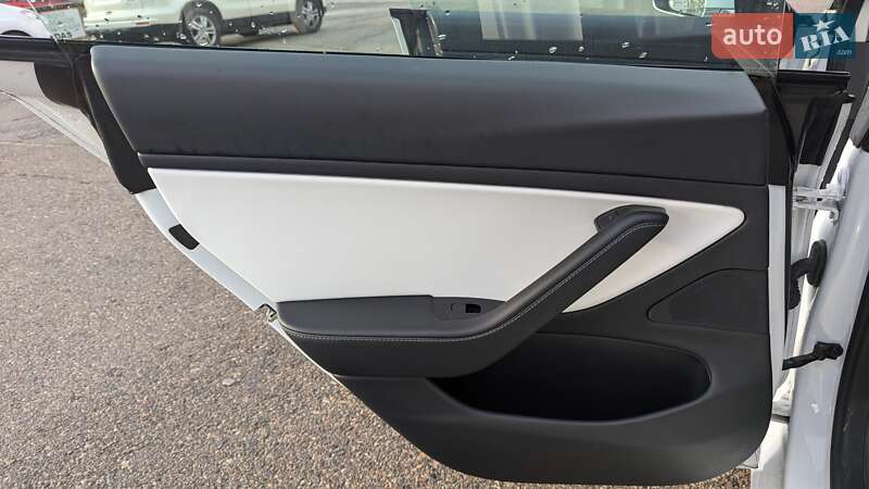 Седан Tesla Model 3 2020 в Днепре