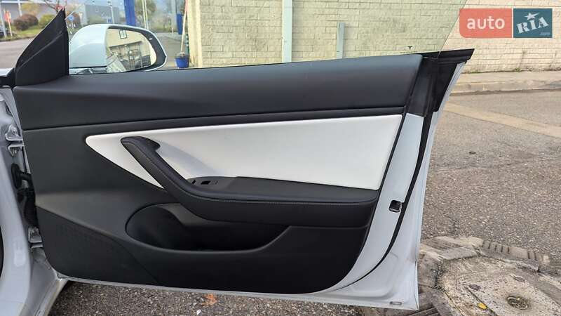 Седан Tesla Model 3 2020 в Днепре