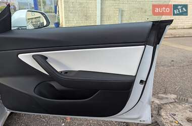 Седан Tesla Model 3 2020 в 