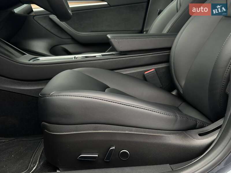Седан Tesla Model 3 2023 в Рівному