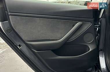 Седан Tesla Model 3 2023 в 