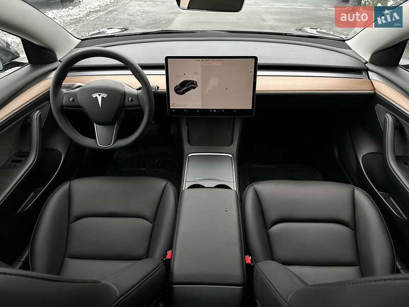 Седан Tesla Model 3 2023 в Рівному