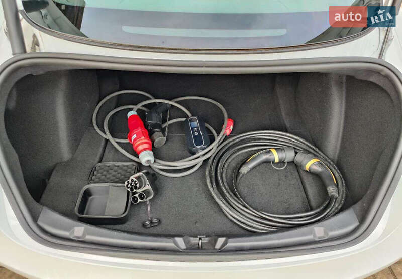 Седан Tesla Model 3 2022 в Ивано-Франковске