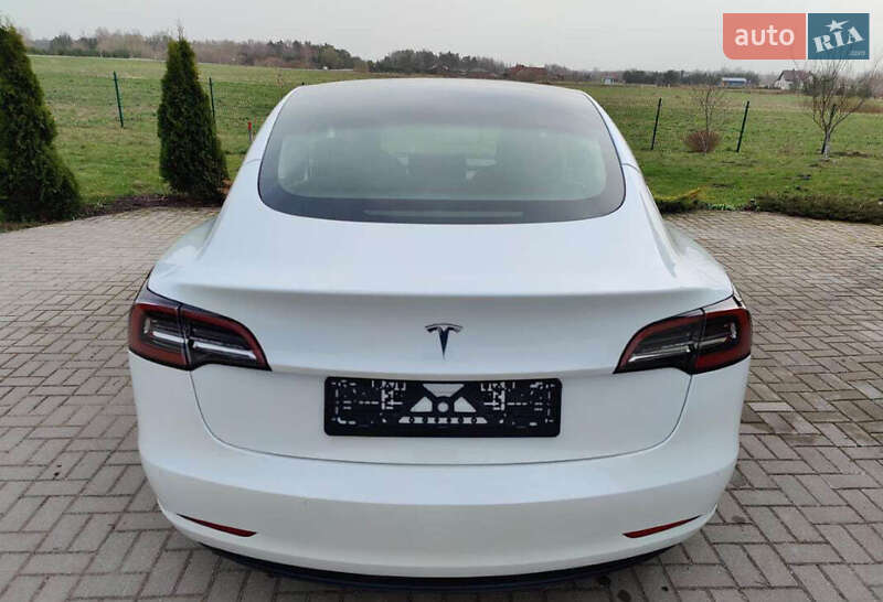 Седан Tesla Model 3 2022 в Ивано-Франковске