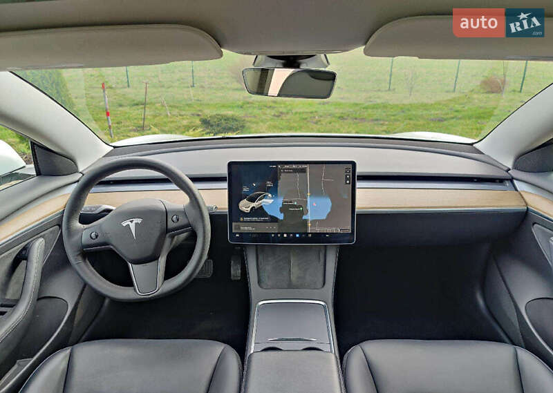 Седан Tesla Model 3 2022 в Ивано-Франковске