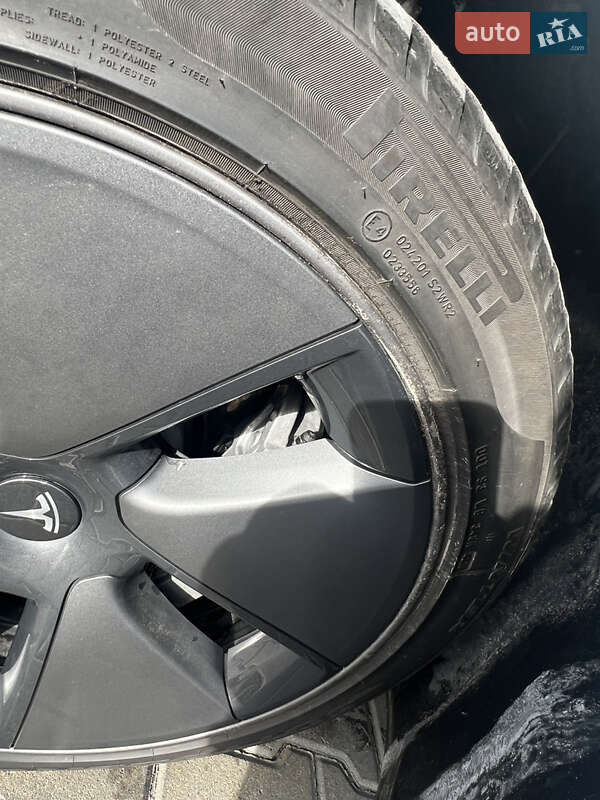 Седан Tesla Model 3 2021 в Кременчуці