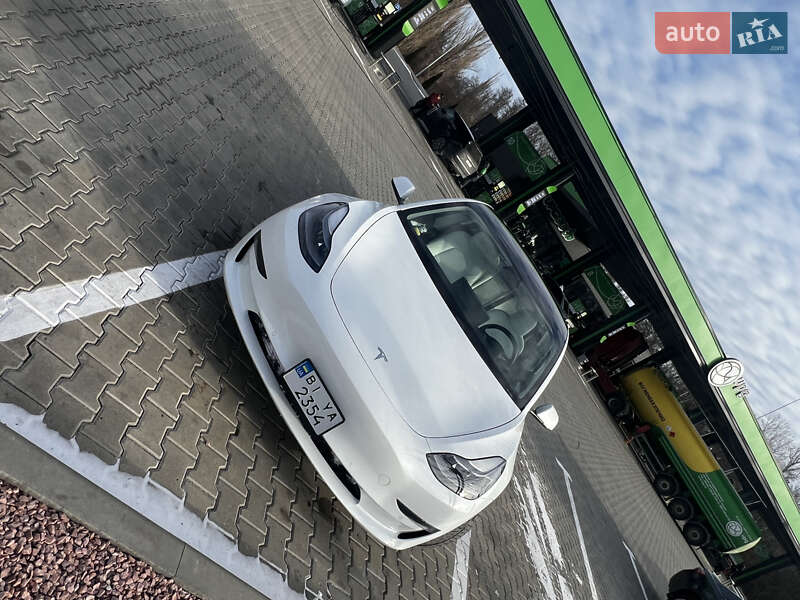 Седан Tesla Model 3 2021 в Кременчуці