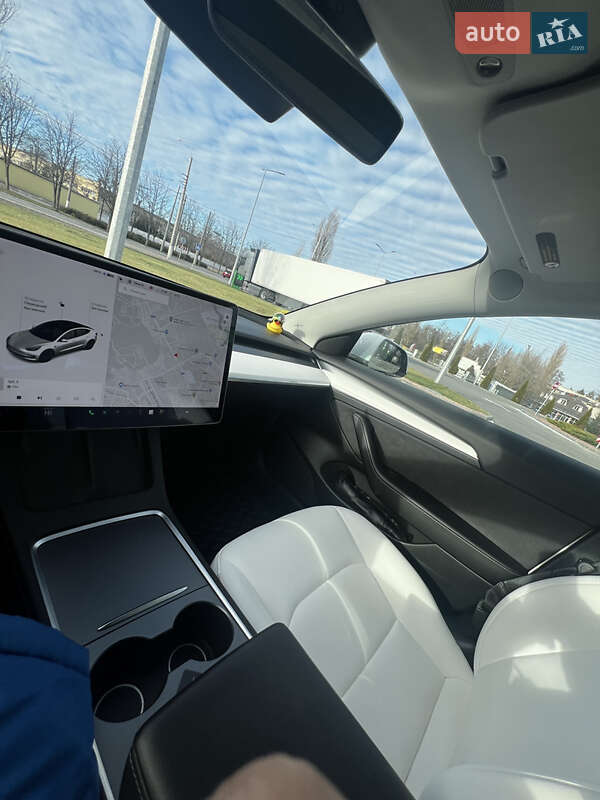 Седан Tesla Model 3 2021 в Кременчуці