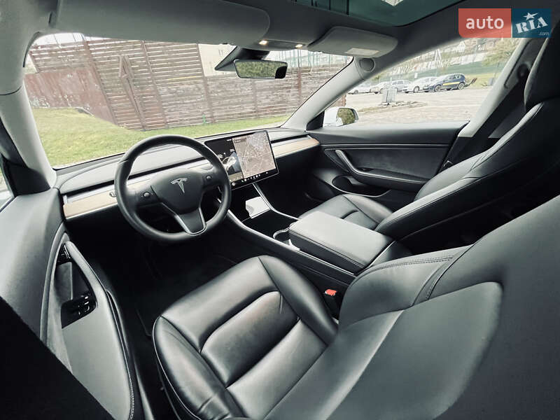 Седан Tesla Model 3 2020 в Луцке