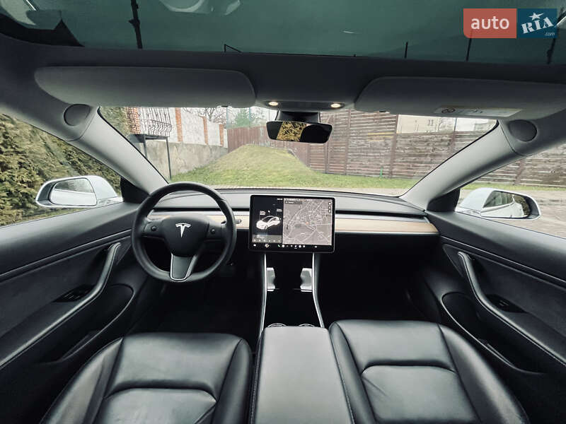 Седан Tesla Model 3 2020 в Луцке
