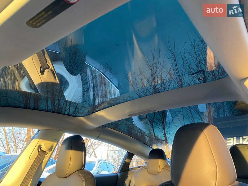 Седан Tesla Model 3 2018 в Коломые