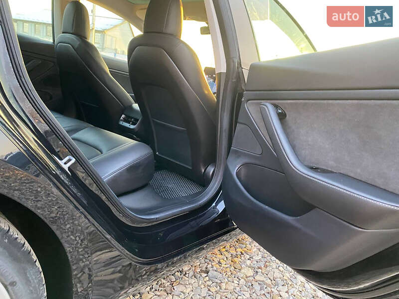 Седан Tesla Model 3 2018 в Коломые