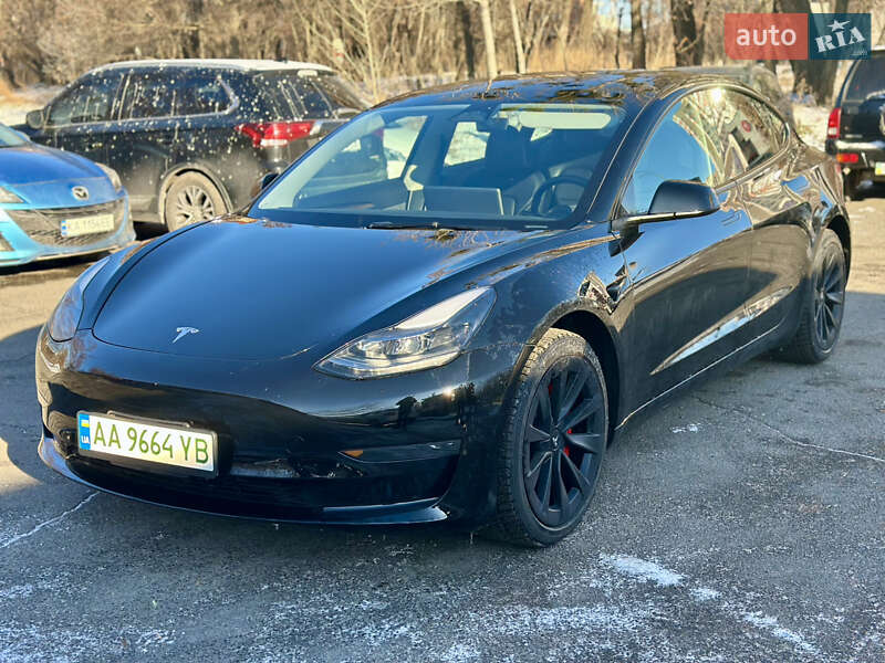 Седан Tesla Model 3 2023 в 