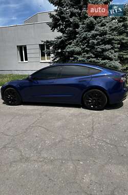 Седан Tesla Model 3 2022 в 