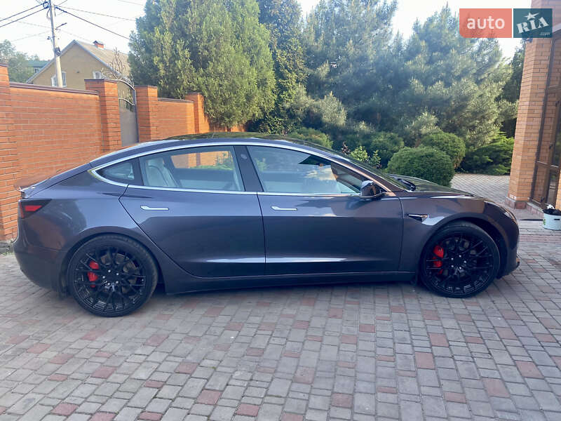 Седан Tesla Model 3 2018 в Дніпрі
