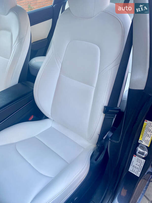 Седан Tesla Model 3 2018 в Дніпрі