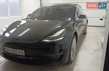 Седан Tesla Model 3 2018 в Умані